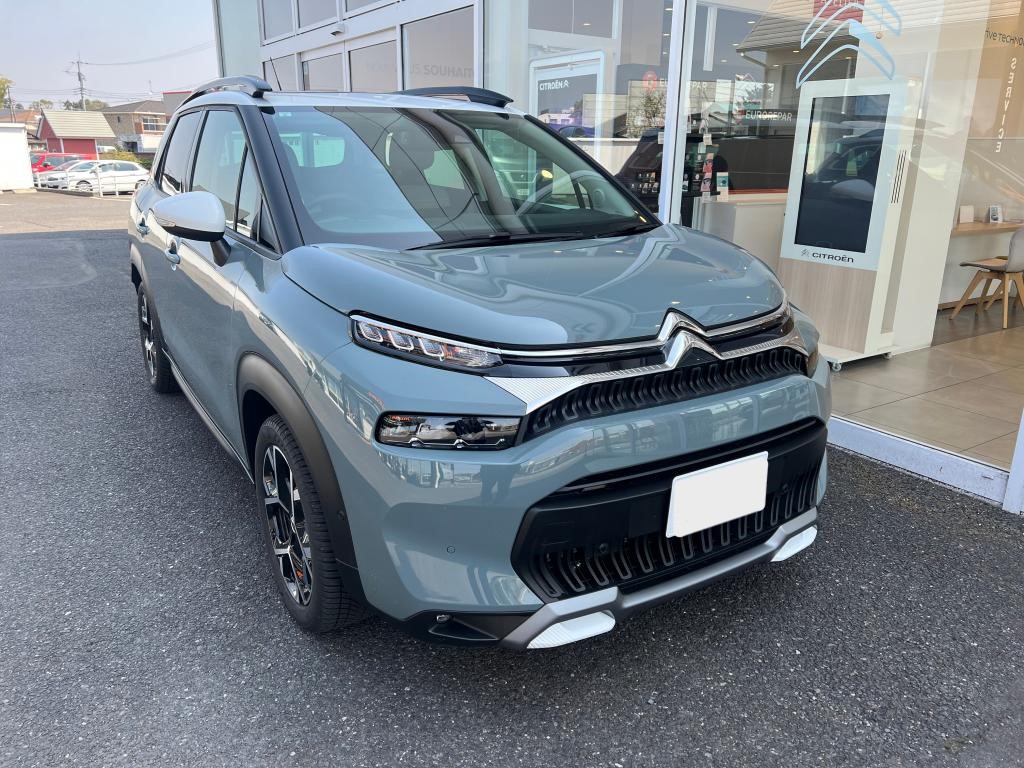 カーキグレーのC3 AIRCROSS