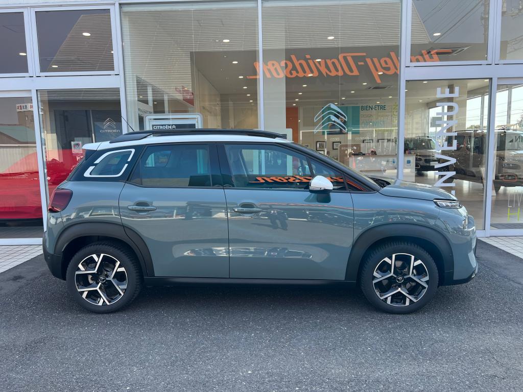 カーキグレーのC3 AIRCROSS